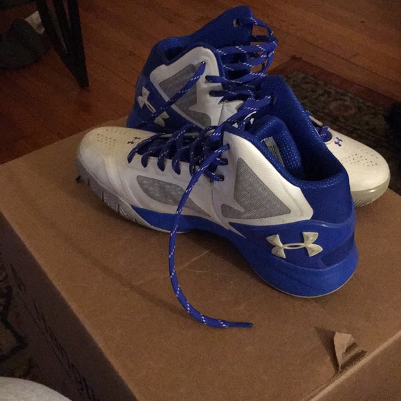 Under armor blue and white shoes - Picture 3 of 3